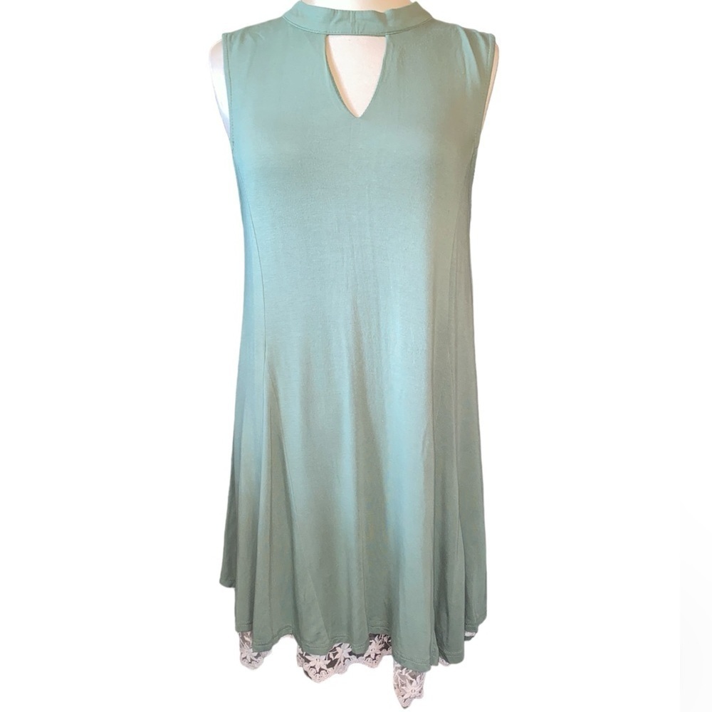 Umgee dress swing style keyhole front/back lace edging front sleeveless Sz Large